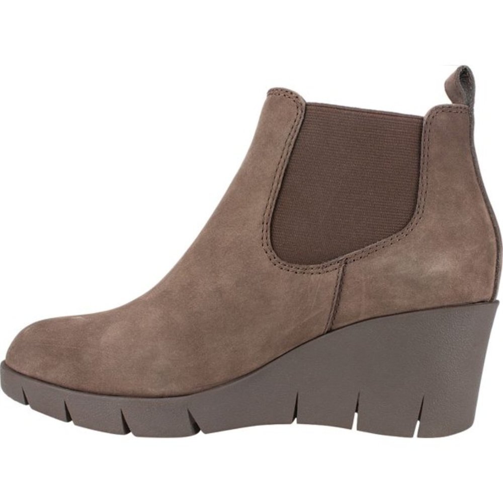 Cliffs by White Mountain Percy Wedge Chelsea Boot - Picture 2 of 11